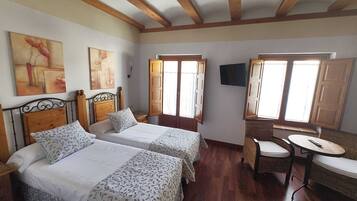 Habitació doble o amb dos llits individuals panoràmica | Wifi i roba de llit