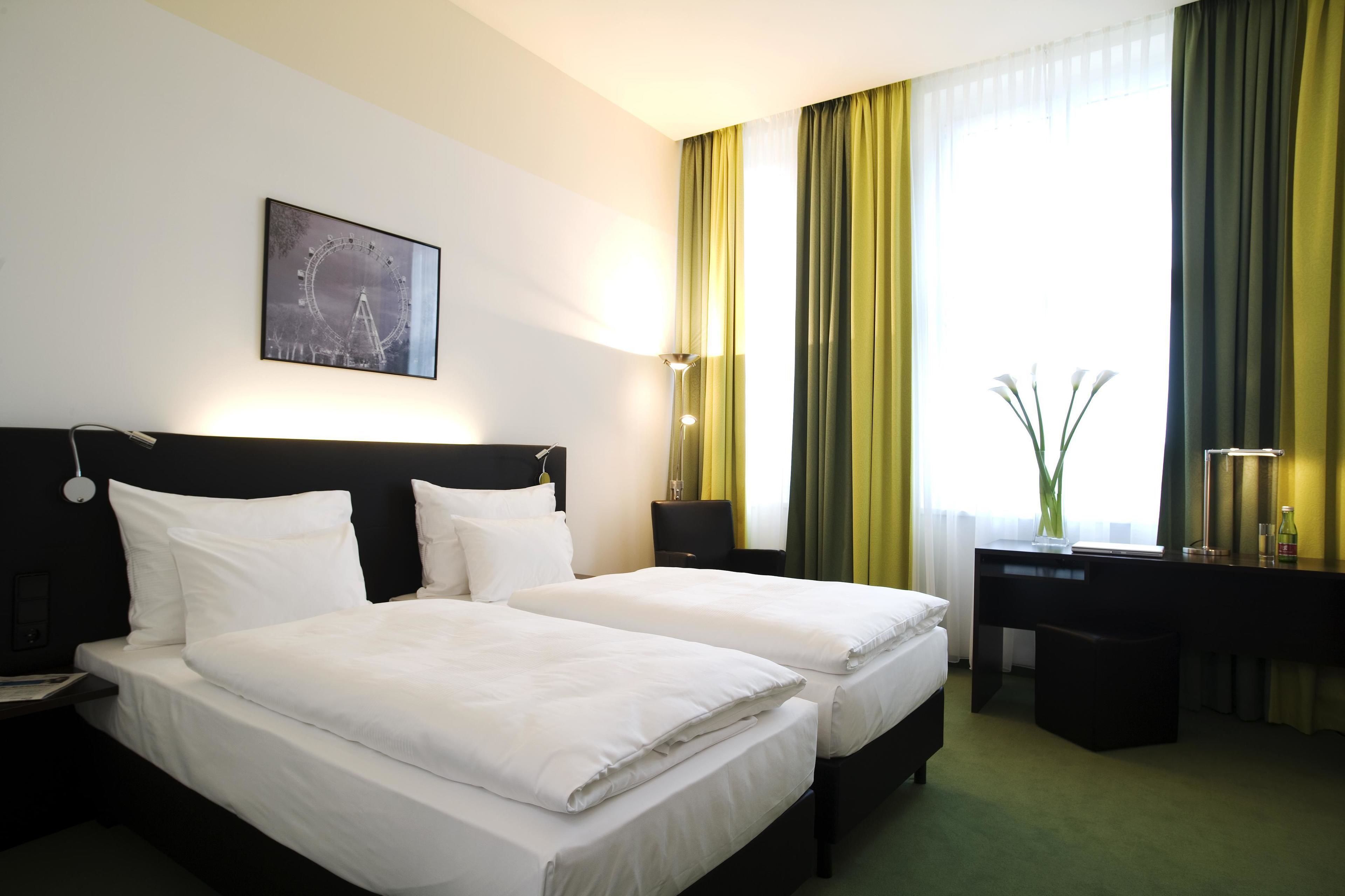 standard room | 1 bedroom, minibar, in-room safe, desk