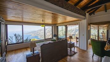 Galanthus Room, Sea View | 1 bedroom, Frette Italian sheets, premium bedding, down comforters