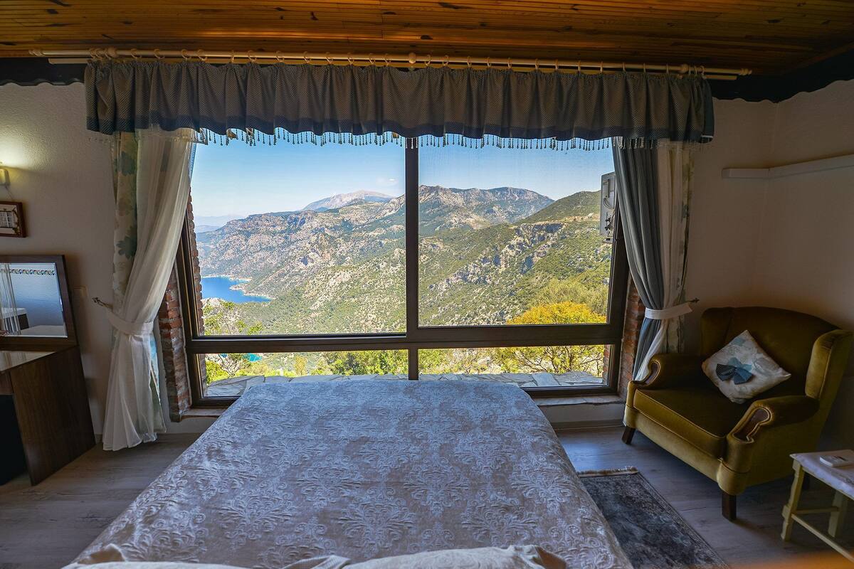 Daffodil Room, Sea View | 意大利 Frette 床单、高档床上用品、羽绒被、记忆海绵床垫
