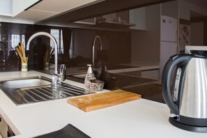 Frigorifero, microonde, bollitore elettrico
