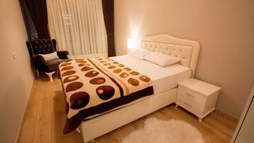 1 bedroom, premium bedding, in-room safe, desk