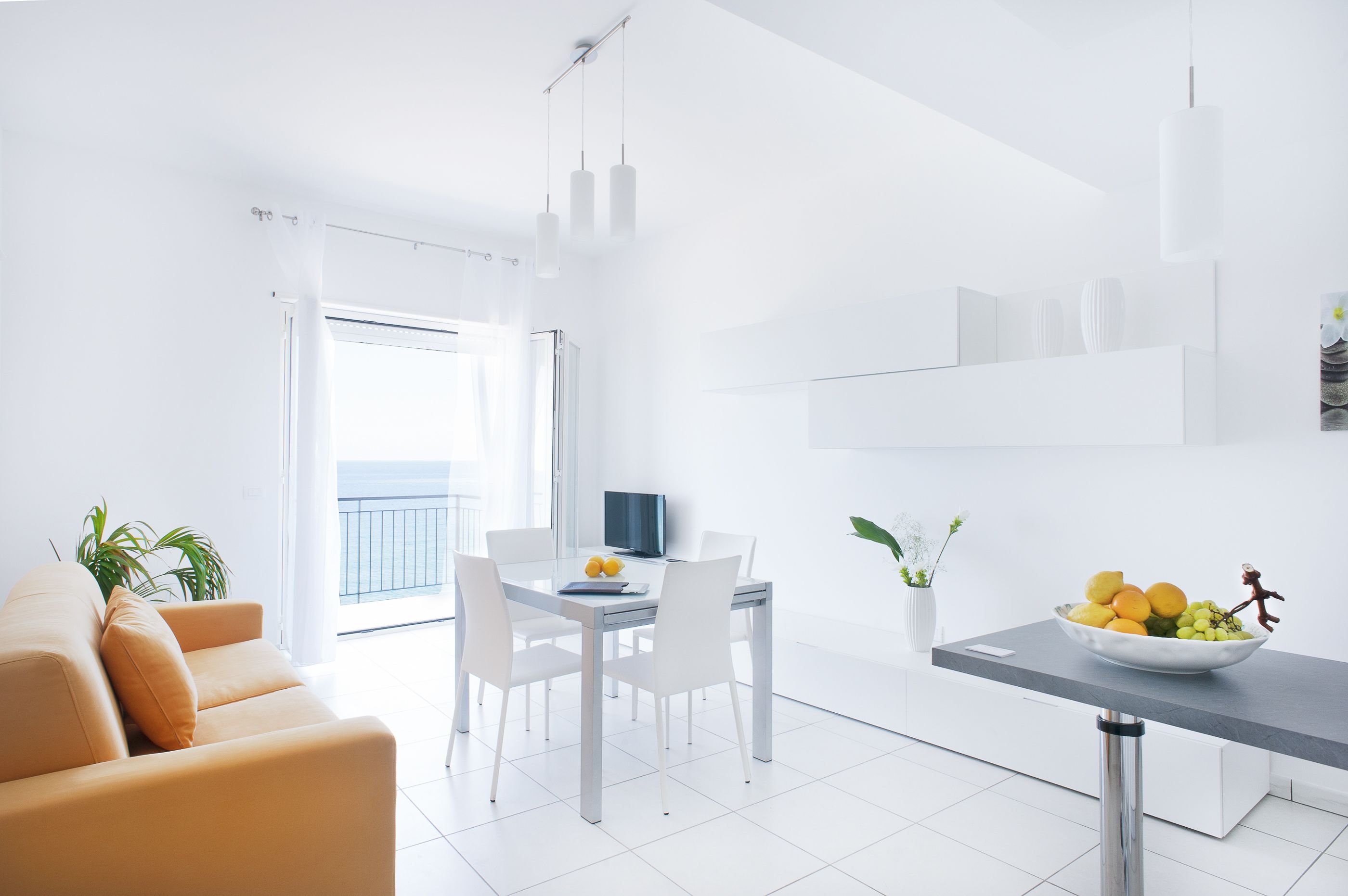 Exclusief appartement, 2 slaapkamers | Woonruimte | Een flatscreentelevisie