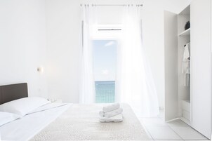 Apartamento Deluxe, 1 habitación, vistas al mar | 1 dormitorio, ropa de cama de alta calidad, caja fuerte