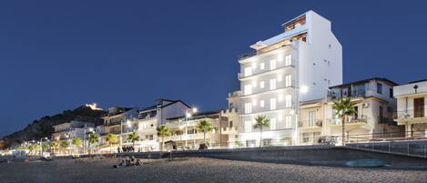 Façade de lâhĂ©bergement - soirĂ©e/nuit