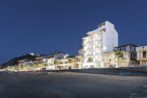 Fassade der Unterkunft – Abend/Nacht