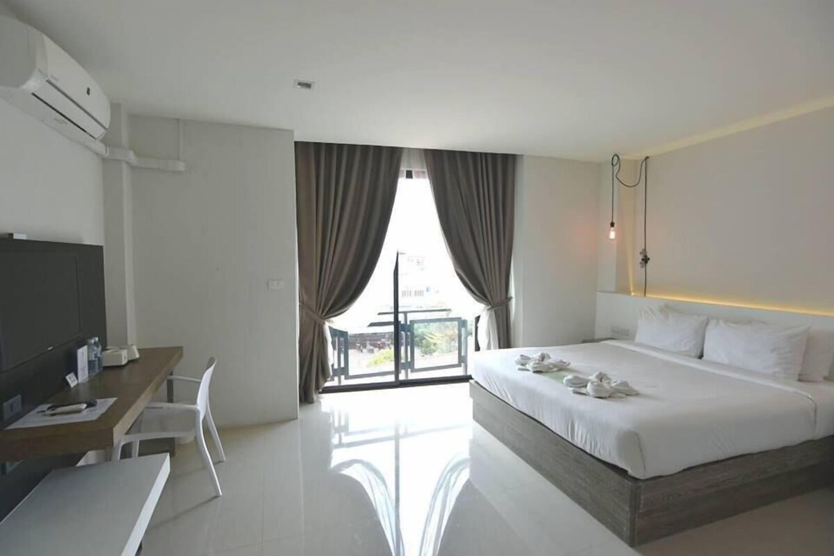 Premium bedding, memory foam beds, in-room safe, desk