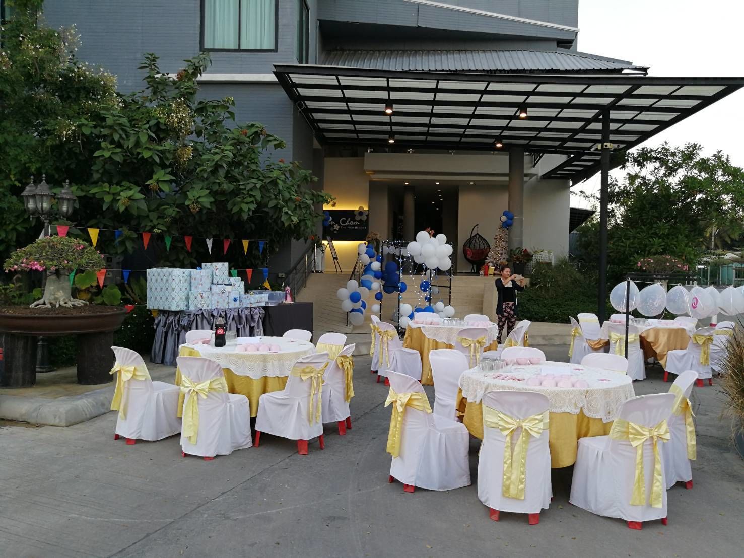 outdoor banquet area
