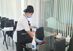 2 restaurants, breakfast, lunch, dinner served; Thai cuisine