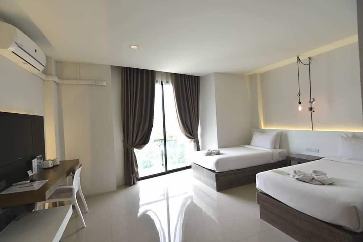 Premium bedding, memory foam beds, in-room safe, individually decorated