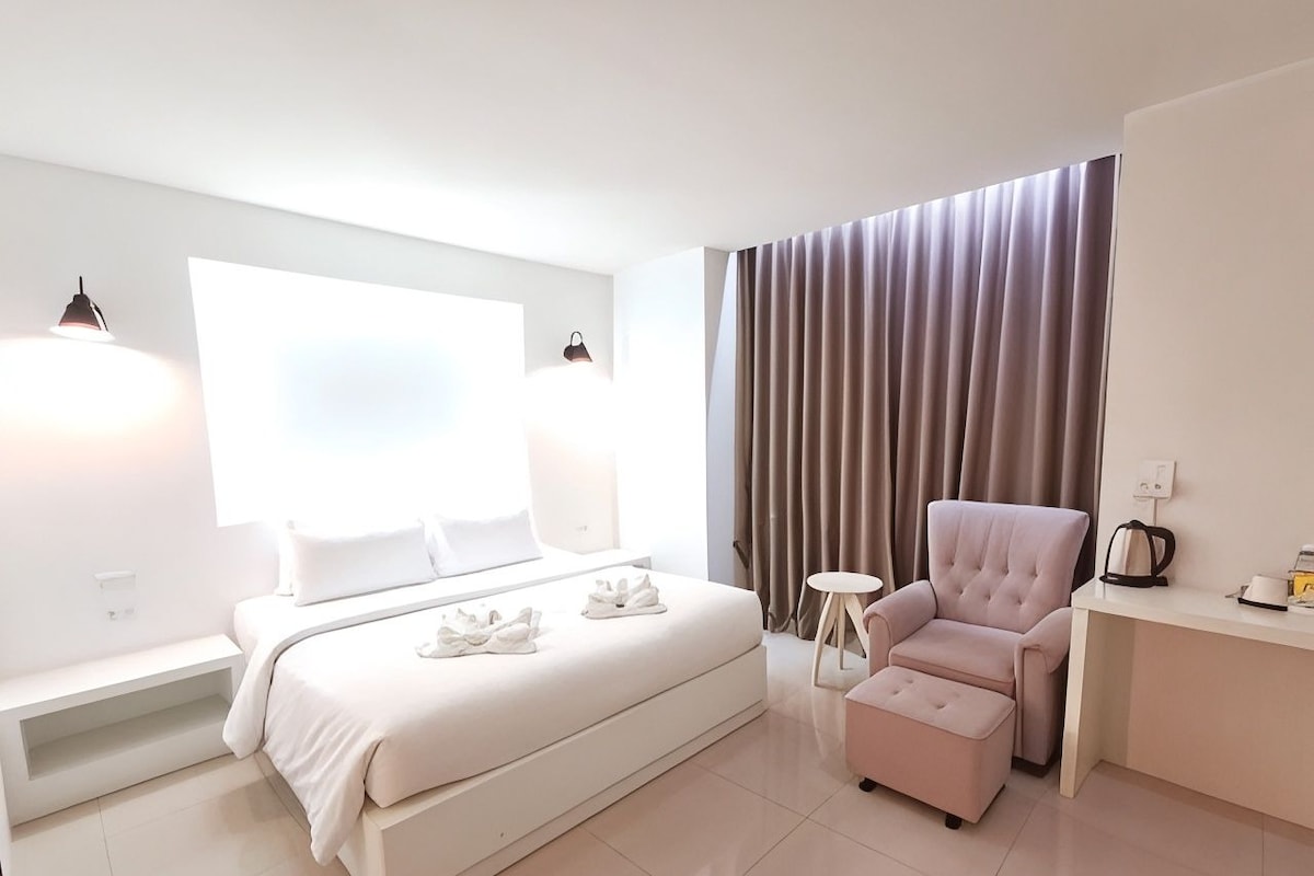 Premium bedding, memory-foam beds, in-room safe, desk