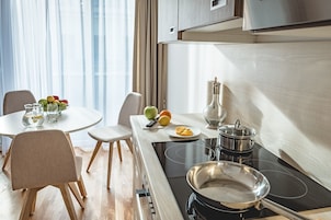 Suite Grand, non fumatori | Cucina privata | Macchina per caffè espresso, macchina per tè/caffè, frigorifero