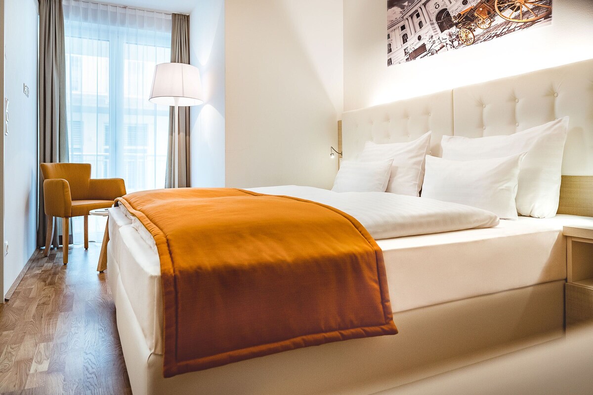 1 bedroom, premium bedding, minibar, desk