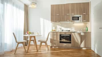 Suite Grand, no fumadores | Cocina privada | Frigorífico, microondas, placa de cocina y lavavajillas