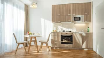 Suite Grand, non fumatori | Cucina privata | Frigorifero, microonde, piano cottura, lavastoviglie