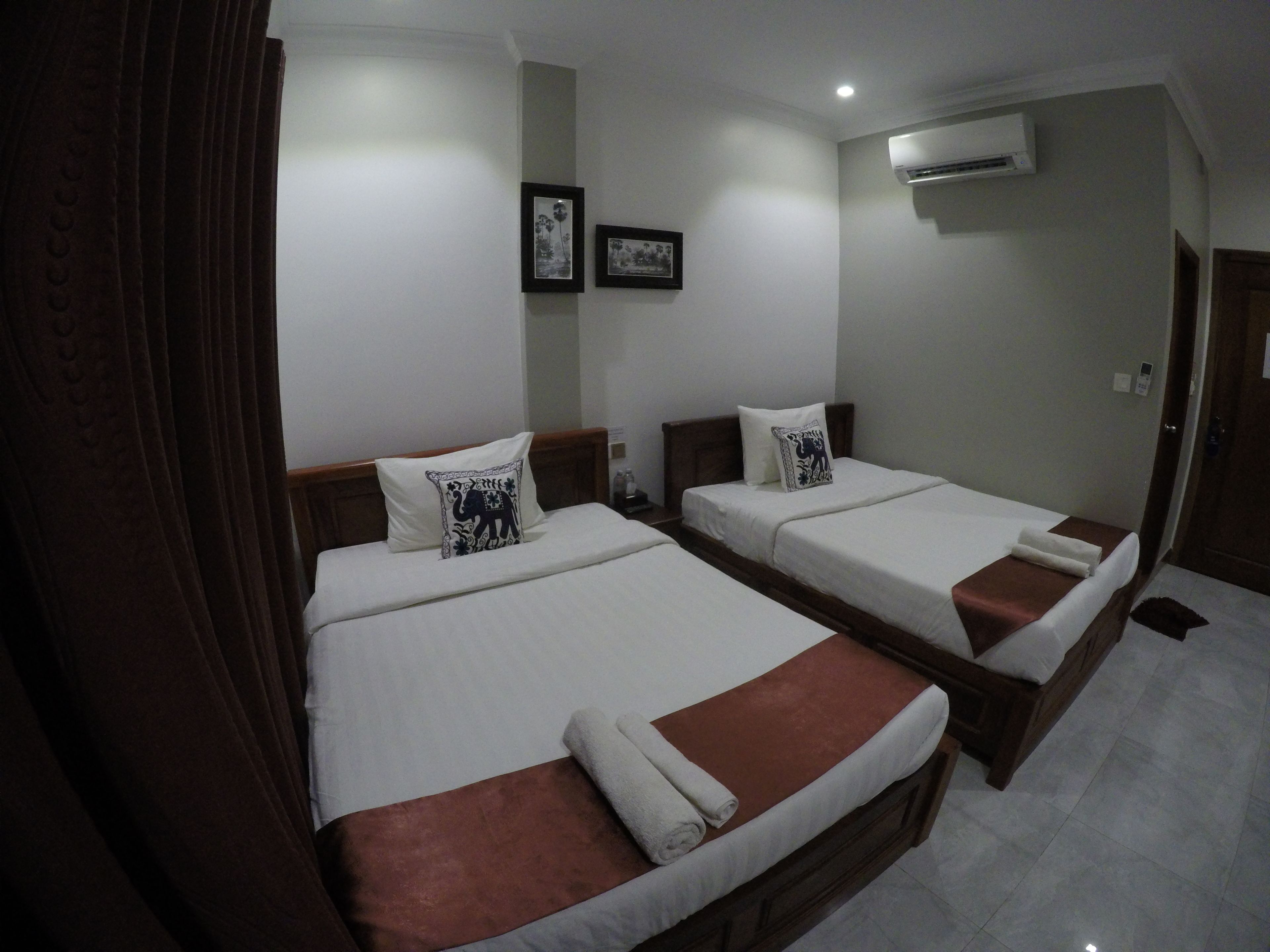 twin room | in-room safe, desk, free wifi