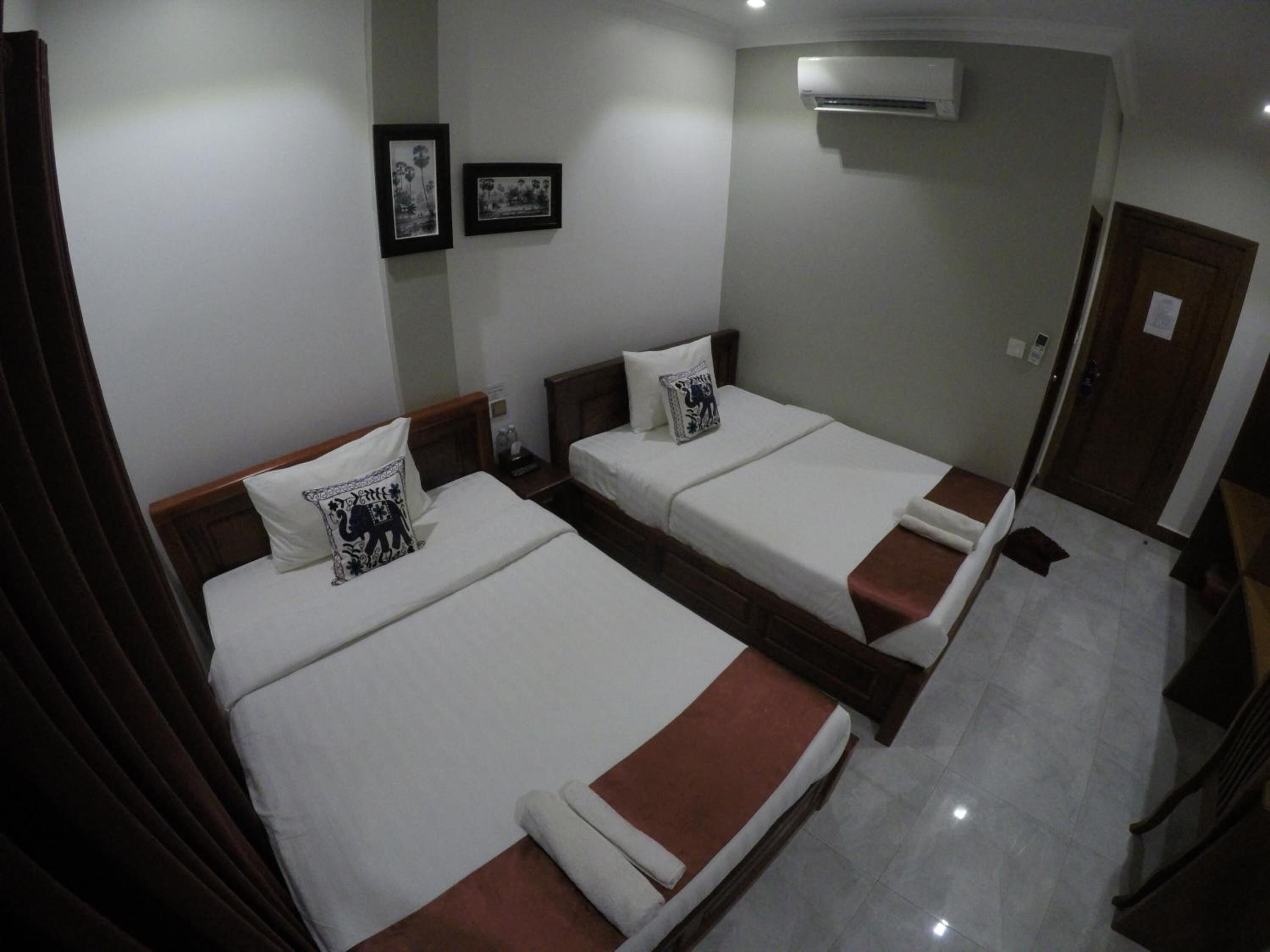 in-room safe, desk, free wifi