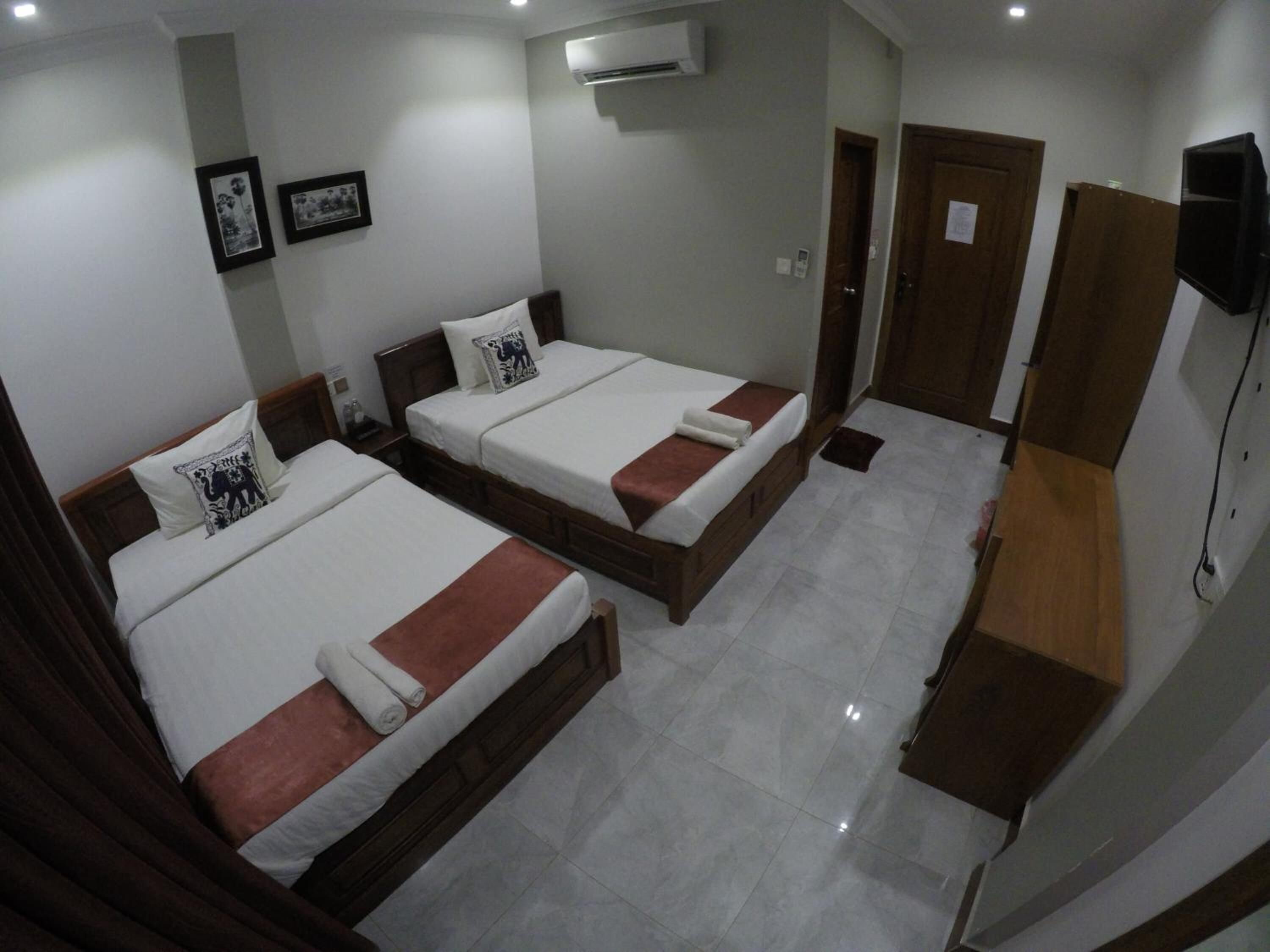 in-room safe, desk, free wifi