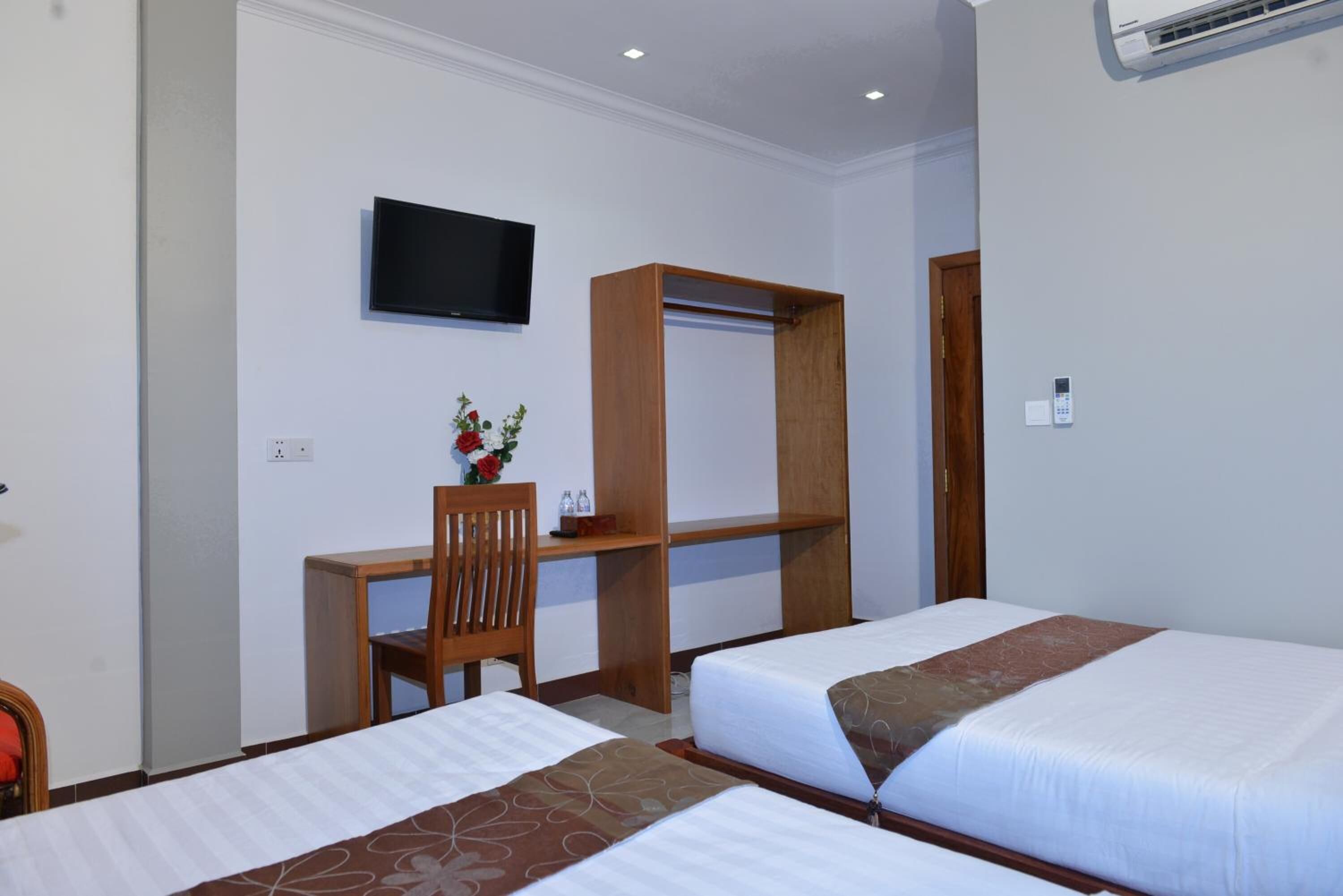 in-room safe, desk, free wifi