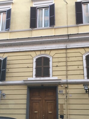 Property entrance - Inside Roma Rooms by DOT Suites (Rome)
