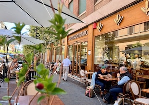 Free daily on-the-go breakfast - Inside Roma Rooms by DOT Suites (Rome)