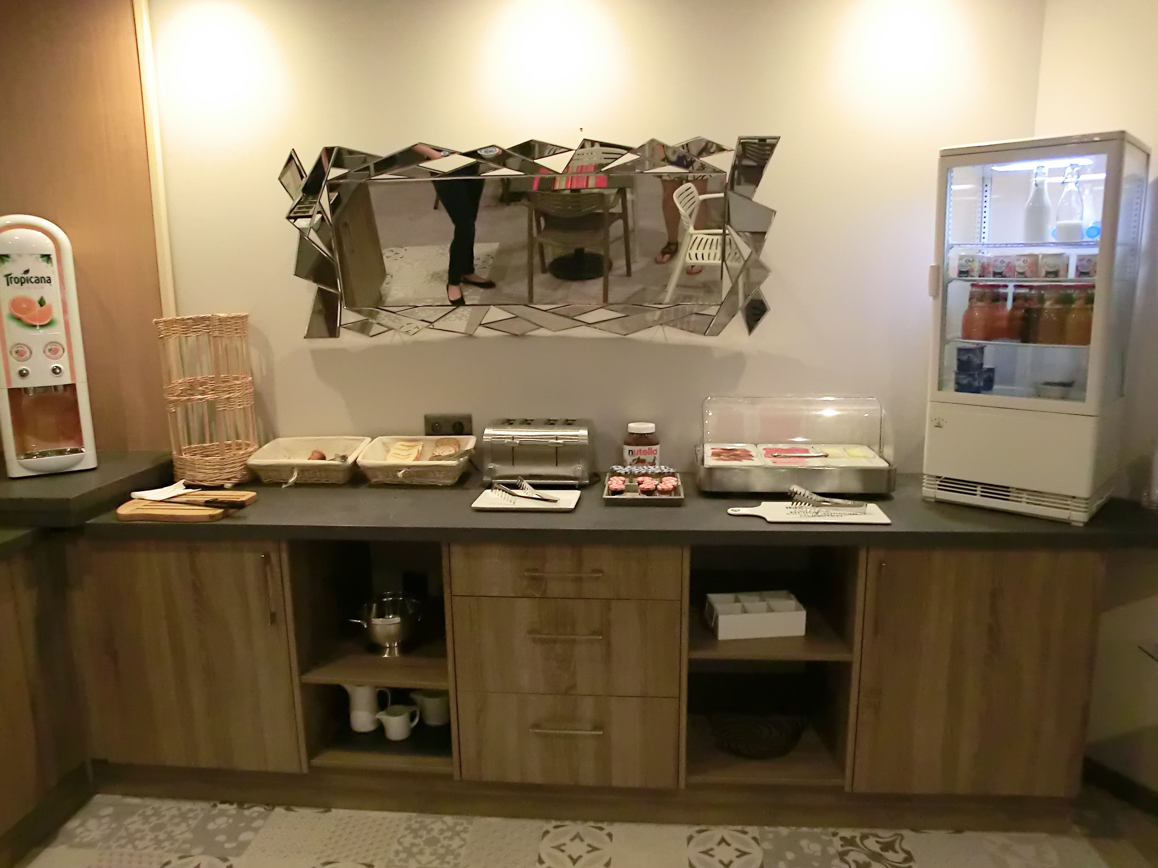 daily continental breakfast (eur 11.9 per person)