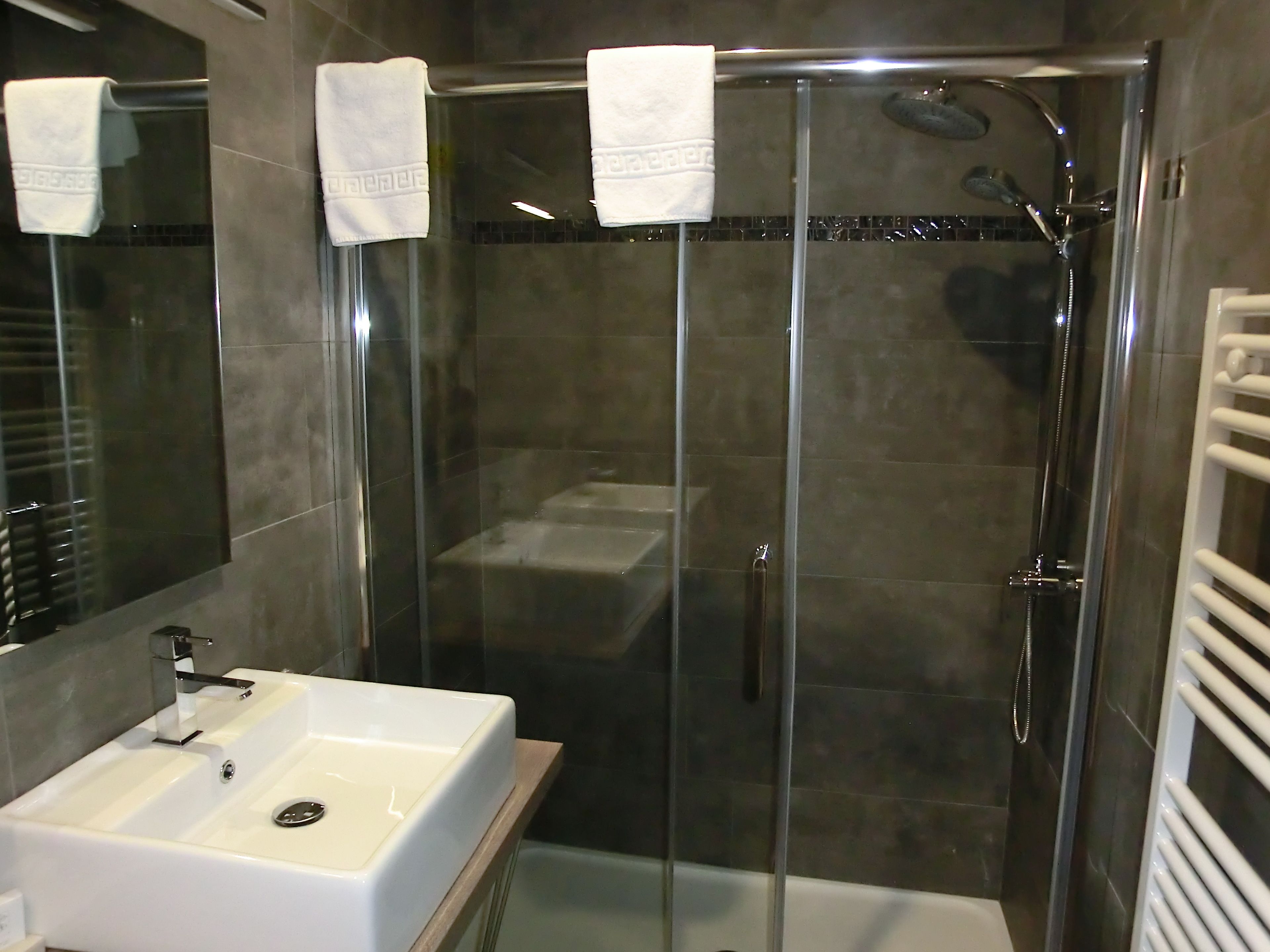 family room, sea view | bathroom | shower, free toiletries, hair dryer, towels