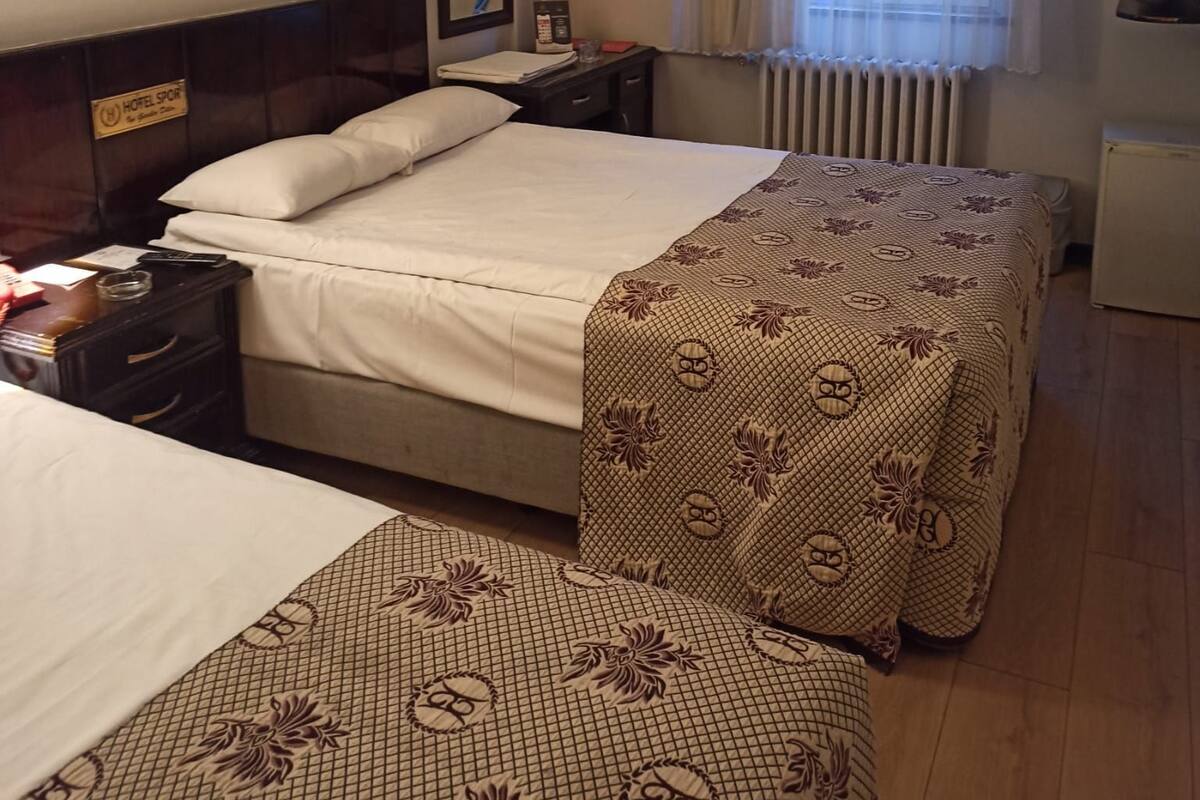 Room | Premium bedding, soundproofing, WiFi (free), bed sheets