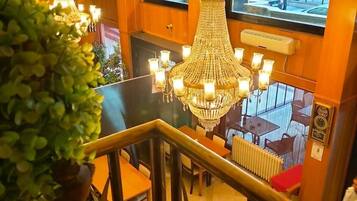 Se sirven desayunos, almuerzos y cenas