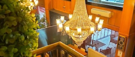 Frokost, lunsj og middag serveres