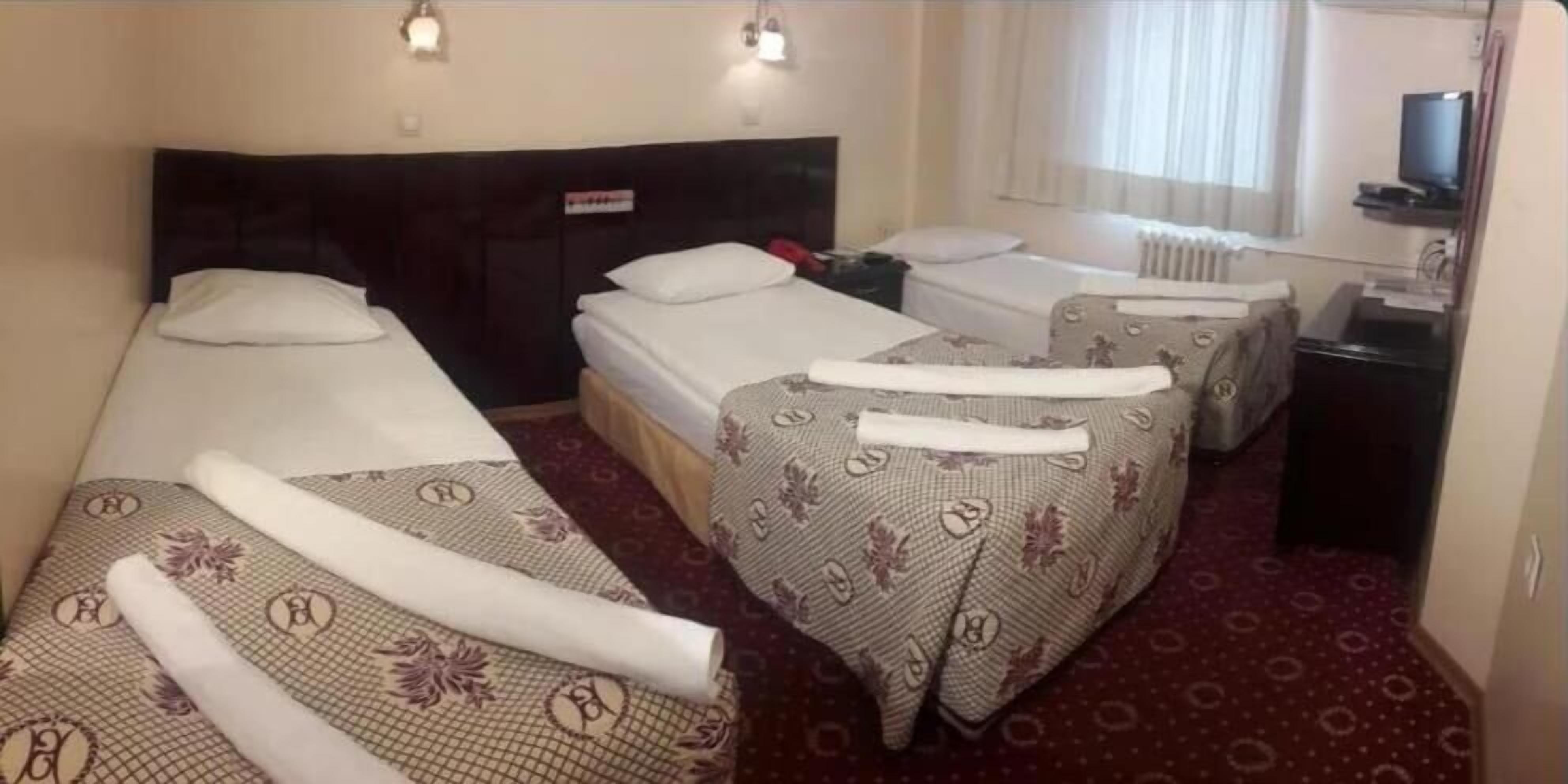 Triple Room | Premium bedding, minibar, in-room safe, desk