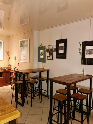 Daily continental breakfast (EUR 4.50 per person)