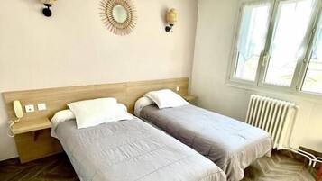 Ropa de cama de alta calidad y escritorio