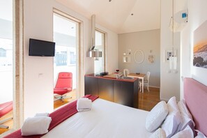 Deluxe Double or Twin Room, 1 Bedroom, Lanai, Courtyard View | Premium bedding, blackout drapes, soundproofing, iron/ironing board - Premium Suites & Apartments Porto Centre (Porto)