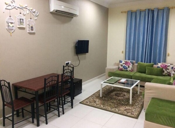 ตู้นิรภัยในห้องพัก, โต๊ะทำงาน, เตารีด/โต๊ะรีดผ้า, Wi-Fi ฟรี