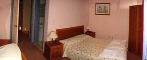 Minibar, desk, free WiFi