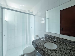 Suíte Executiva | Bathroom - Pousada Praia do Flamengo (Salvador)