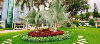 Tran Chau Beach & Resort