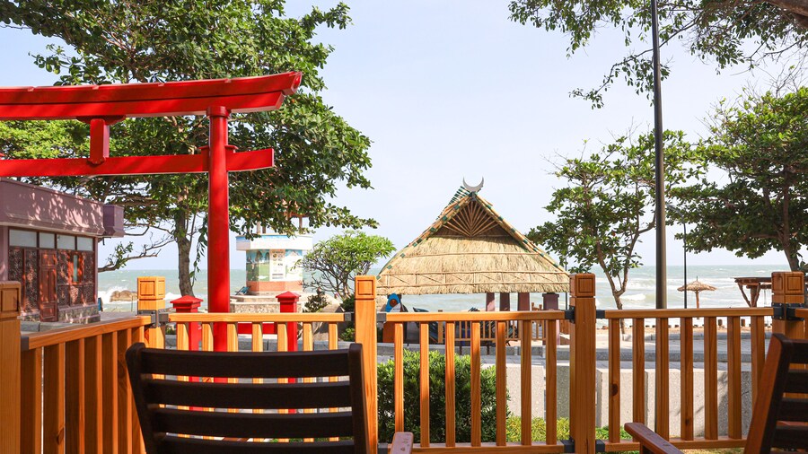 Tran Chau Beach & Resort