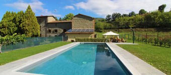 Stunning Private Villa for 4 Guests With Wifi, Private Pool, TV, Veranda, Pets Allowed and Parking