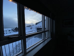 Basic Triple Room, Shared Bathroom (201) | Desk, blackout drapes, iron/ironing board, free WiFi - Guesthouse Carina (Vik I Myrdal)