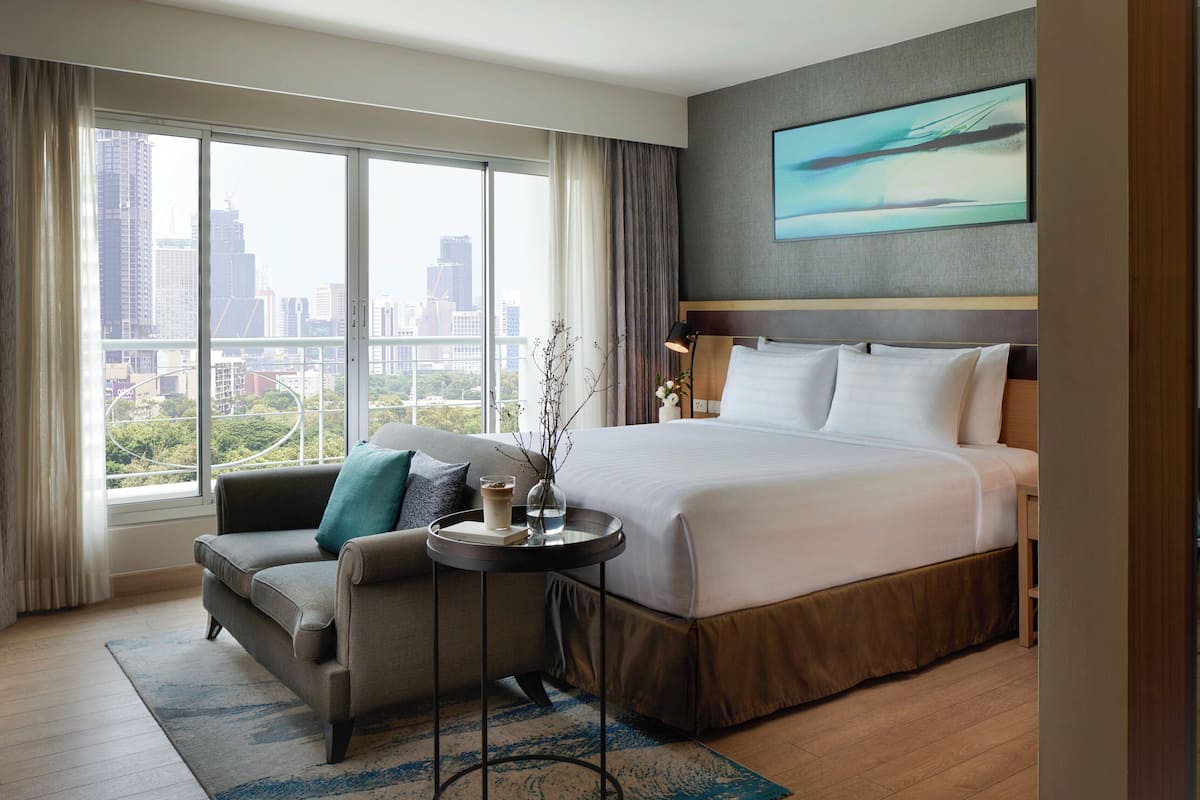 Studio, 1 King Bed, Lake View | 1 bedroom, in-room safe, desk, blackout drapes
