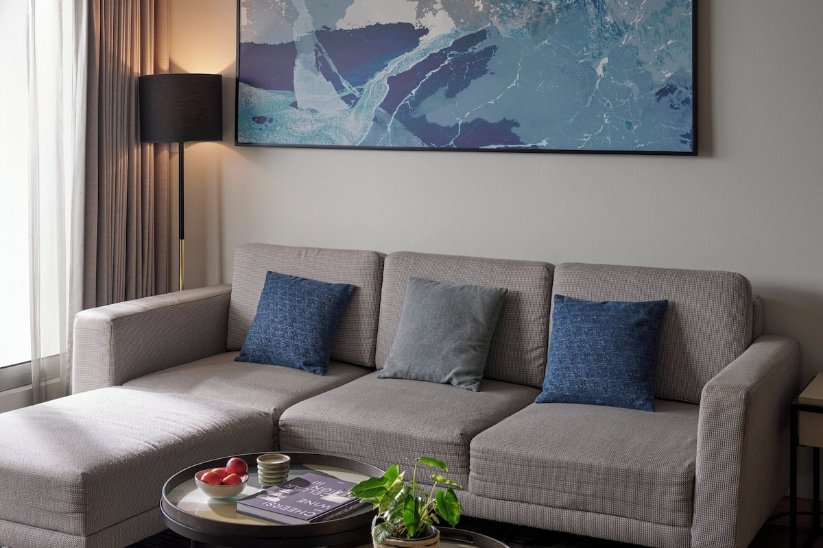 Apartment, 3 Bedrooms, Lake View | 1 bedroom, in-room safe, desk, blackout drapes