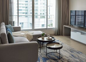 Căn hộ Deluxe, 2 phòng ngủ | Phòng khách | TV LCD, đầu đĩa DVD 