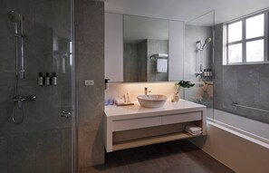 Free toiletries, hair dryer, bathrobes, slippers - Shama Lakeview Asoke Bangkok (Bangkok)