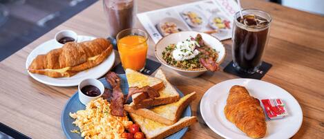 Petit déjeuner buffet servi tous les jours en supplément
