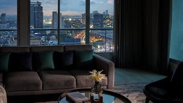 Apartment, 3 Bedrooms (Panoramic View) | 1 bedroom, in-room safe, desk, blackout curtains