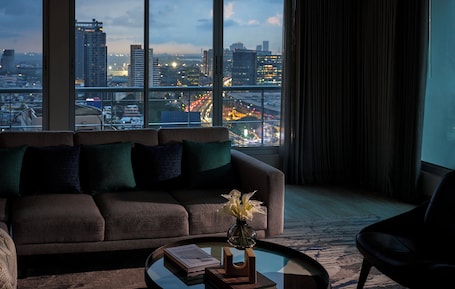 Apartment, 3 Bedrooms (Panoramic View) | In-room safe, desk, blackout drapes, iron/ironing board