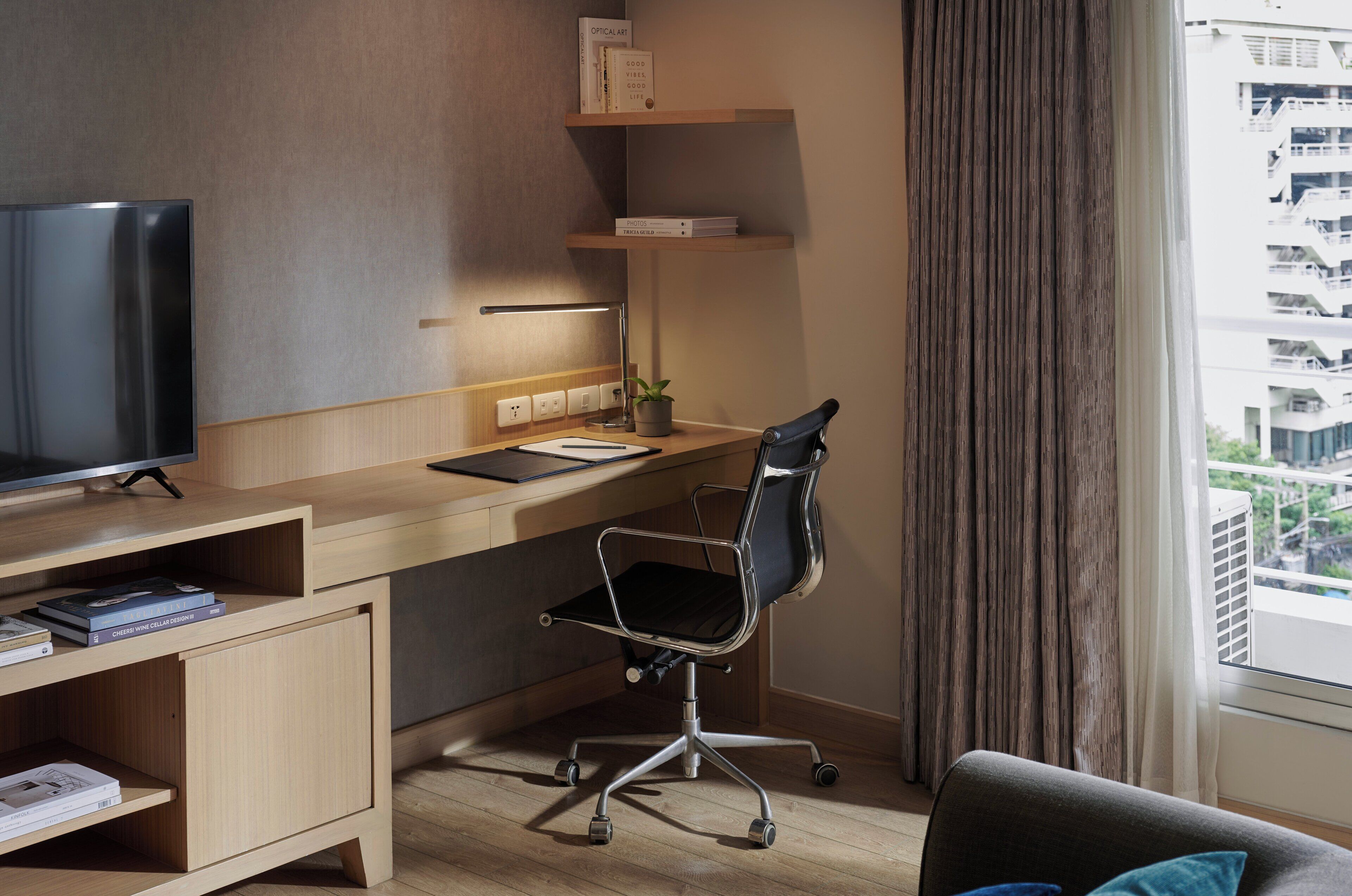 1 bedroom, in-room safe, desk, blackout curtains