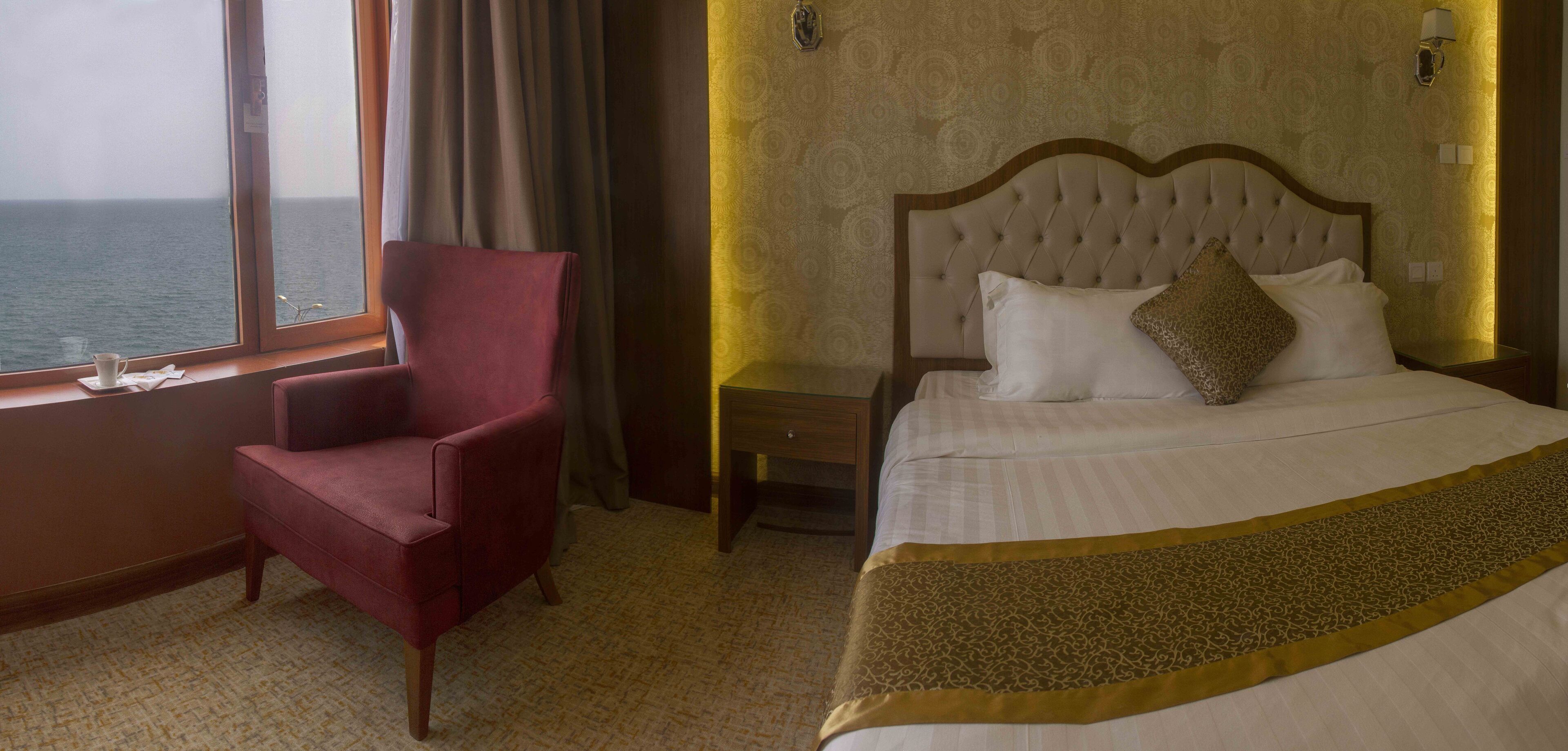 Két bảo mật tại phòng, phòng cách âm, bàn ủi/dụng cụ ủi quần áo 